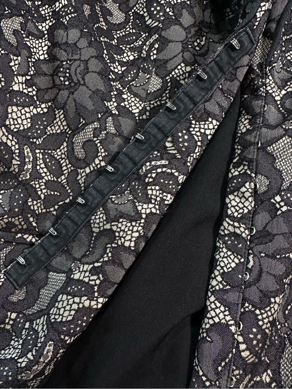 Bisou Bisou • Y2K Vintage Lace Long Line Tailored Jacket - Picture 10 of 16